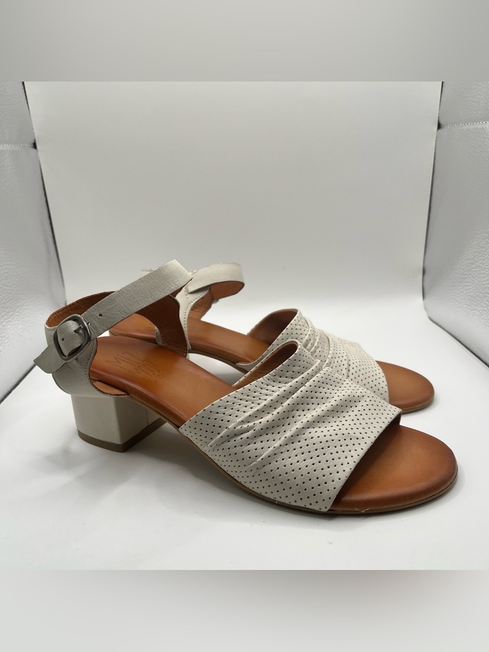 Miz Mooz Leather Ankle Strap Heeled Sandals Rainie size 39 US 8.5 bone leather